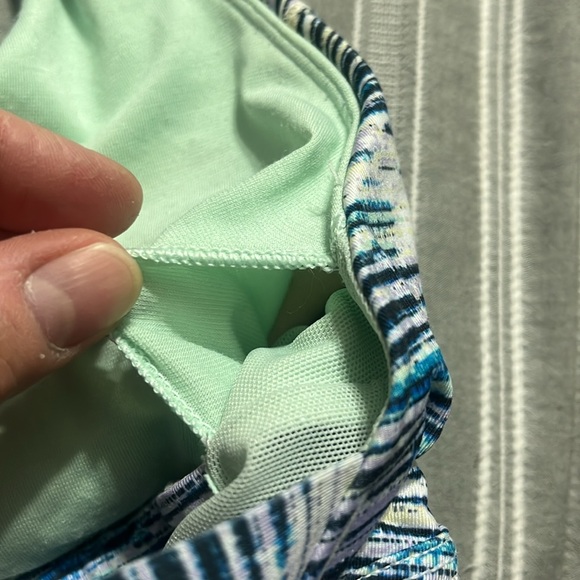 #264 - 🍋 Lululemon Pure Practice Bra Blurry Belle Blue Size: 6 🍋 - Picture 6 of 7